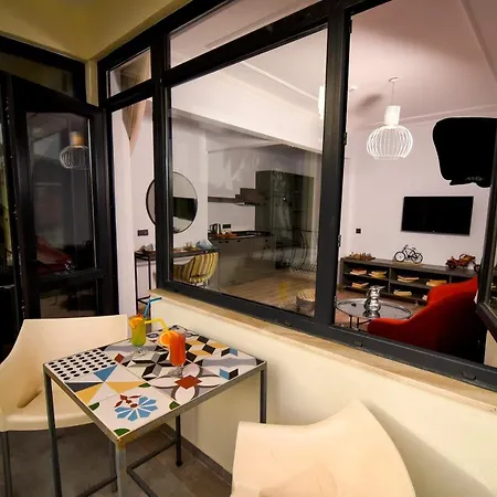 Lejlighed Cozy Flat With Balcony Near Hadrian's Gate