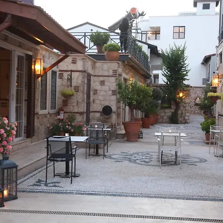 Cozy Flat With Balcony Near Hadrian's Gate