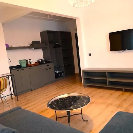 Lejlighed Cozy Flat With Balcony Near Hadrian's Gate