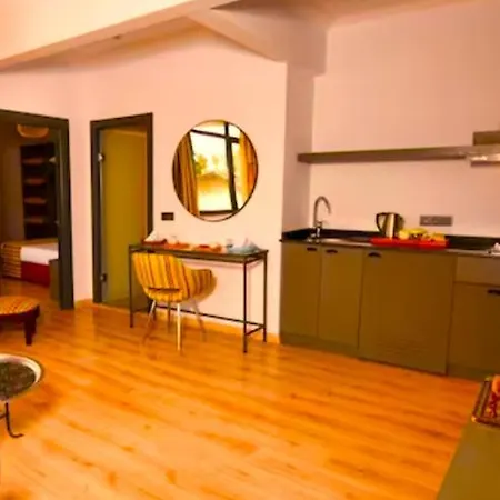 Cozy Flat With Balcony Near Hadrian's Gate Antalya
