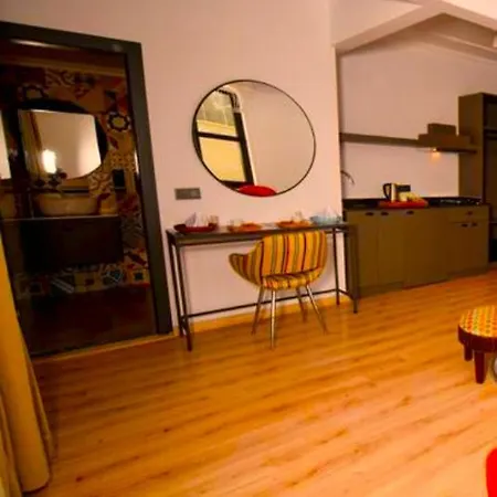 Lejlighed Cozy Flat With Balcony Near Hadrian's Gate *