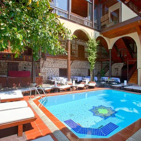Cozy Flat With Balcony Near Hadrian's Gate *