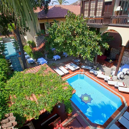 Cozy Flat With Balcony Near Hadrian's Gate Antalya