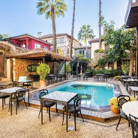 Cozy Flat With Balcony Near Hadrian's Gate Lejlighed